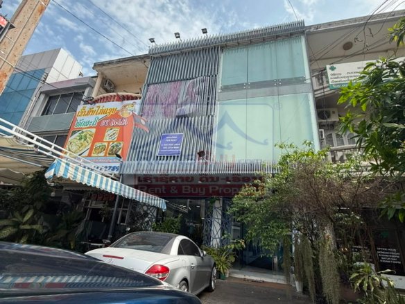 7131-Prime 3-Storey Commercial Shophouse for Rent Near Patuxay Monument, Vientiane Capital – Ideal for Offices, Restaurants, Clinics & Retail Businesses
