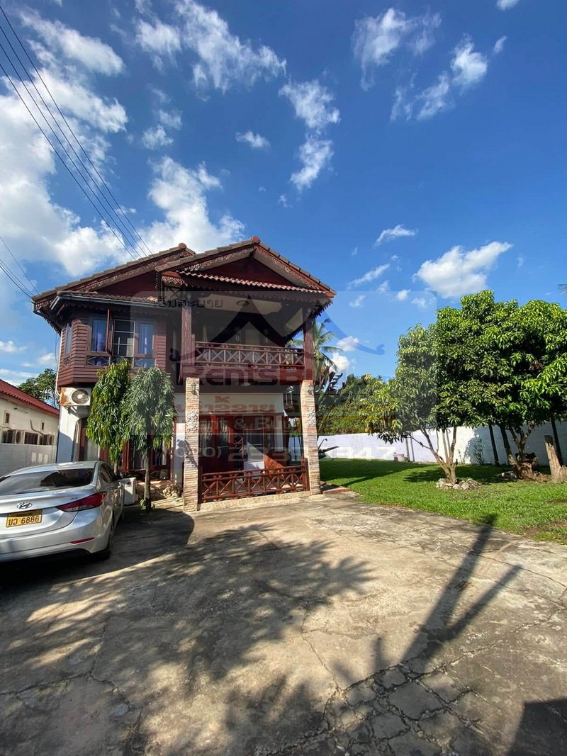 7182-Beautiful Lao-Style Modern 3-Bedroom House with Nice Garden for Rent Near 103 Hospital, International Schools & Embassy Areas in Vientiane