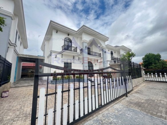 7213-Modern 4-Bedroom House for Rent with Shared Pool Near That Luang Stupa, Vientiane