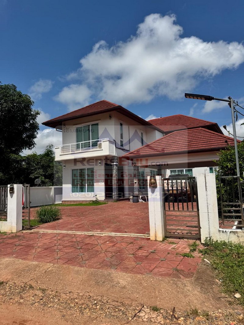 7228-Modern 4-Bedroom House for Rent Near U.S. Embassy and Lanexang Golf Driving Range, Vientiane