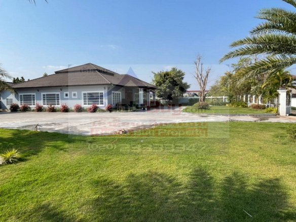 7221-Spacious 4-Bedroom Fully Furnished Villa with Pool & Large Yard for Rent Near Patuxay, Vientiane