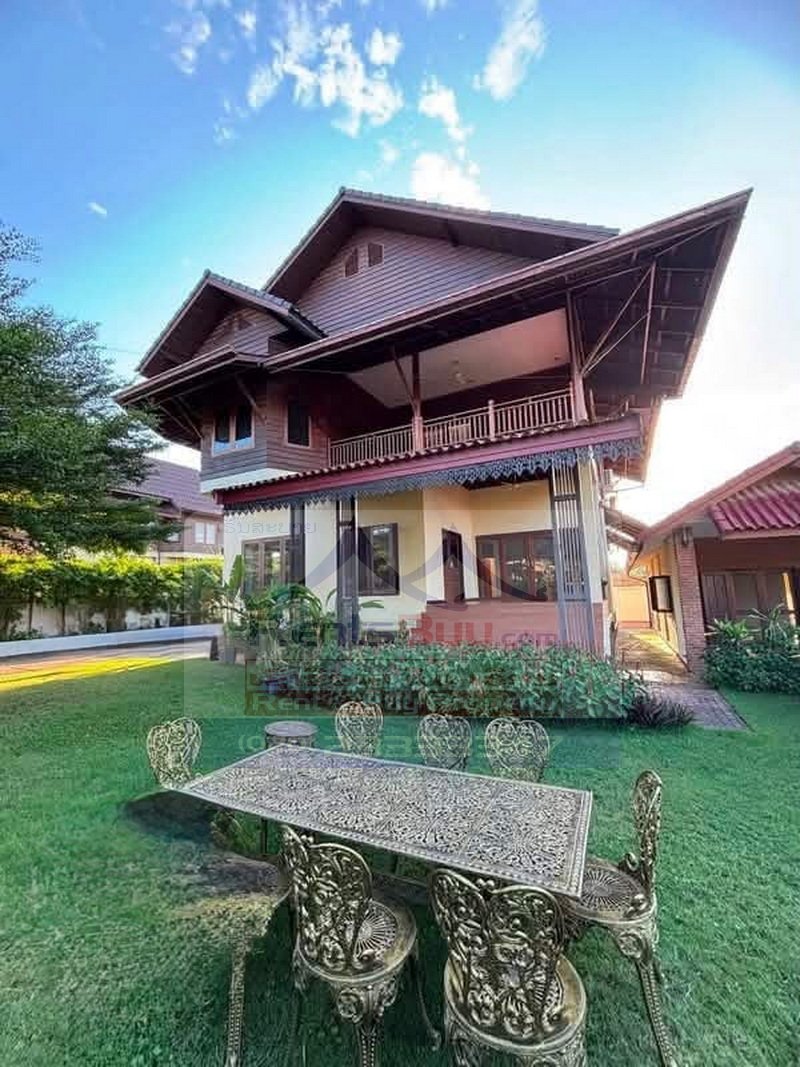 7211-Spacious 4-Bedroom House with Swimming Pool Near Embassies & International Schools in Vientiane
