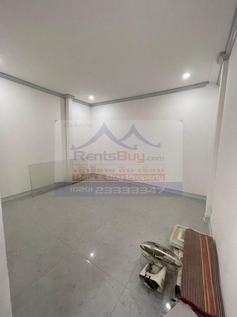 7224-Main Road Commercial Shophouse for Sale Near That Luang – Business & Residential Use