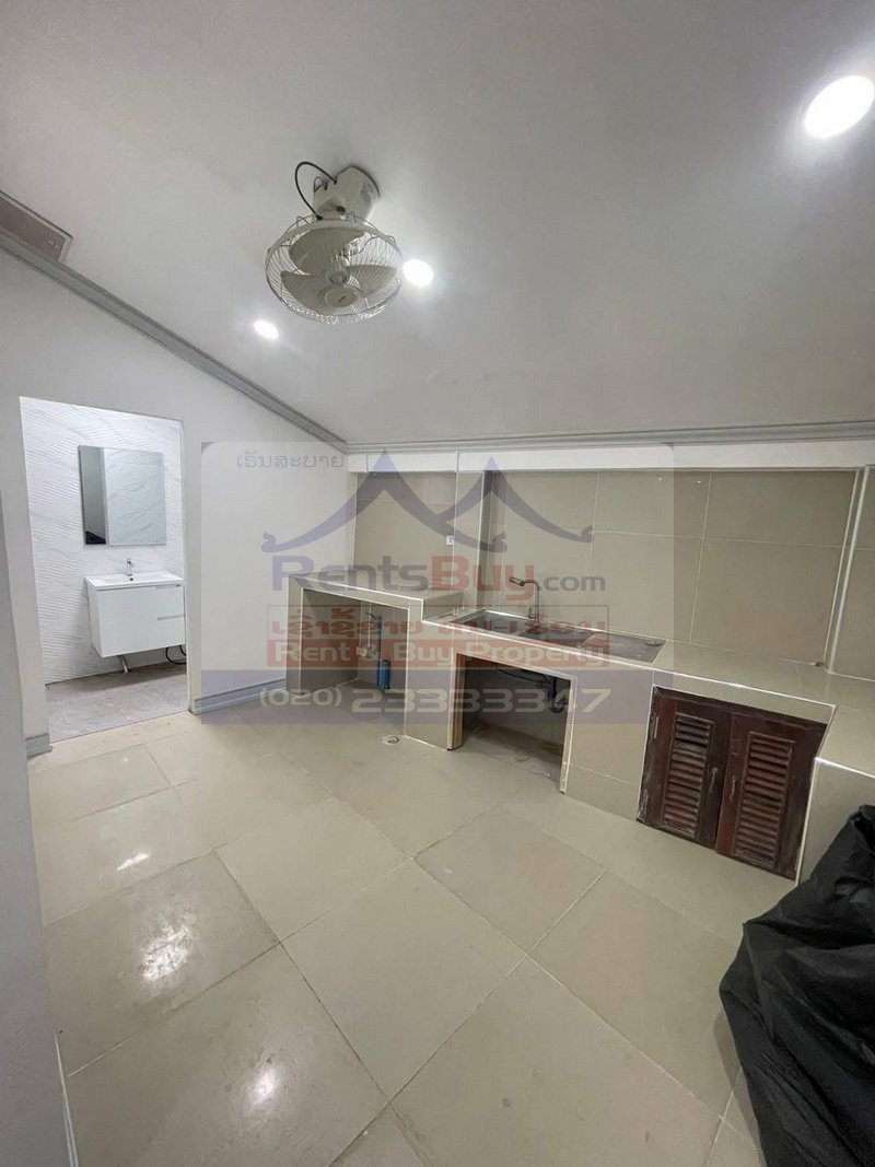 7224-Main Road Commercial Shophouse for Sale Near That Luang – Business & Residential Use