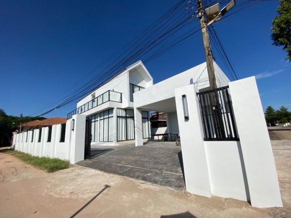 7289-Secure 2-Bedroom House for Rent Near the National University of Laos, Vientiane – 3 Bathrooms & 4-Car Parking